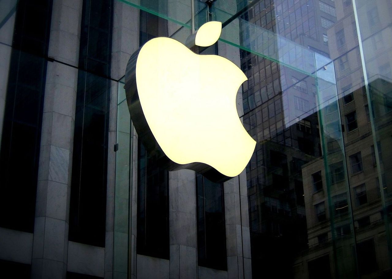 Apple obiecuje 1 mln dolarów temu, kto zhakuje iPhone'a