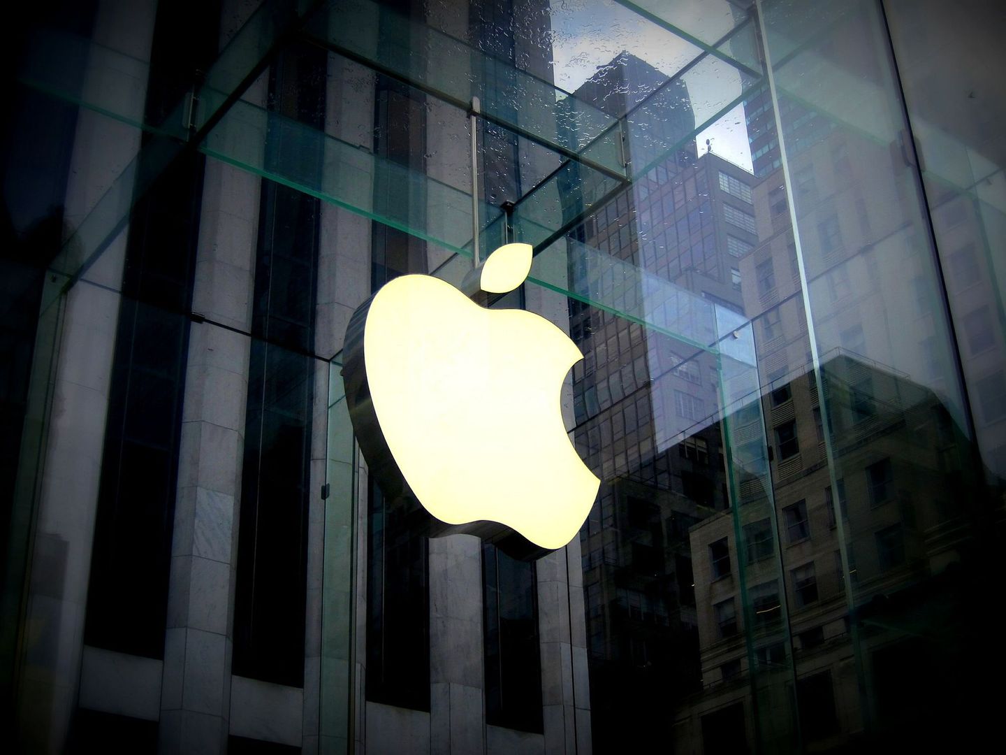Apple będzie hojnie obdarowywać łowców błędów. 