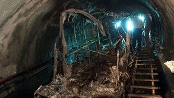 Spalona kolejka w tunelu