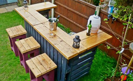 Pallets Garden Bar