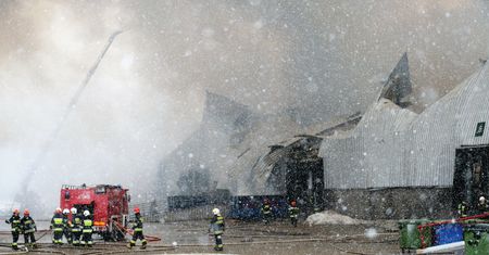 Pożar hali na Białołęce. Prokuratura wszczyna śledztwo