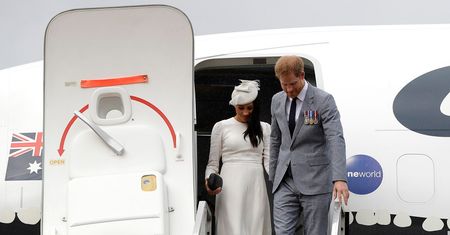 Samolot Harry'ego i Meghan musiał przerwać lądowanie. Na pasie był inny samolot