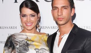 Przystojny tancerz został sam...