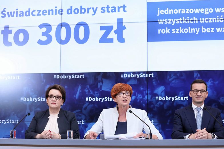 Premier Mateusz Morawiecki, minister rodziny, pracy i polityki społecznej Elżbieta Rafalska oraz minister edukacji narodowej Anna Zalewska podczas konferencji prasowej "Dobry Start – 300 Dla Ucznia".