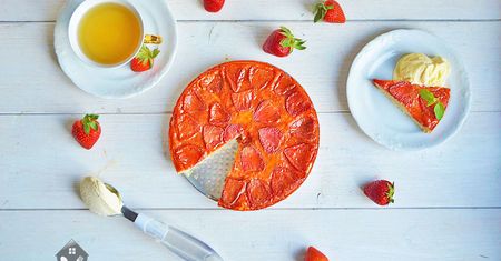 Tarta tatin z truskawkami. Francuski klasyk w nowej odsłonie