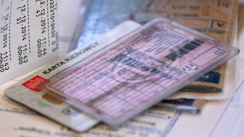 Od 2013 r. w Polsce nie wydaje się już bezterminowych praw jazdy. Dokument trzeba wymienić najpóźniej po 15 latach