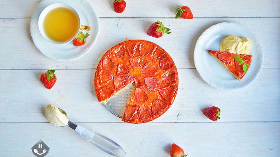 Tarta tatin z truskawkami. Francuski klasyk w nowej odsłonie
