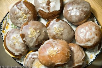 Tłusty czwartek 2019. Ile kosztuje pączek? Jak dużo pączków potrafią zjeść Polacy? Sprawdź ceny pączków w cukierniach