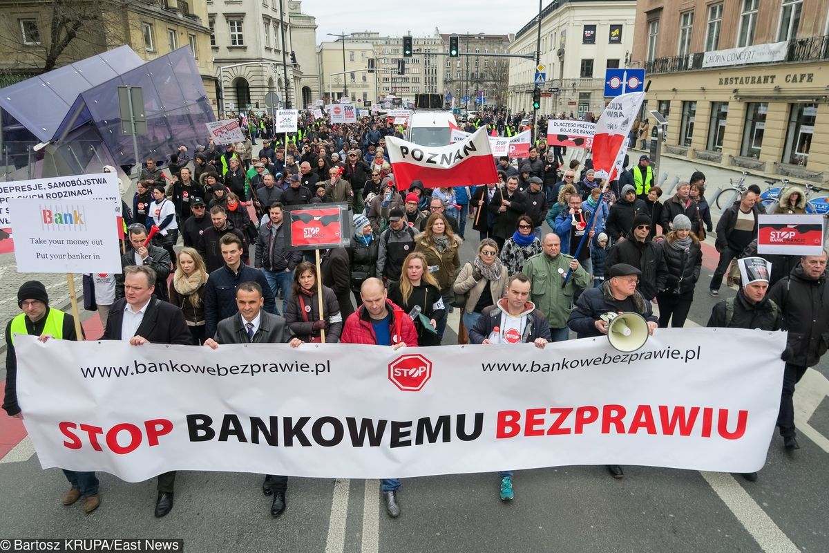 Frankowicze chcą założyć partię. Liderką kobieta, obwiniająca premiera o śmierć męża