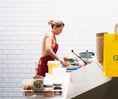 Glovo debiutuje w Polsce. Firma dostarczy zakupy z Biedronki