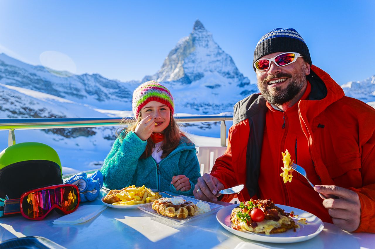 Apfelstrudel i tartiflette, czyli tego musisz spróbować podczas ferii za granicą