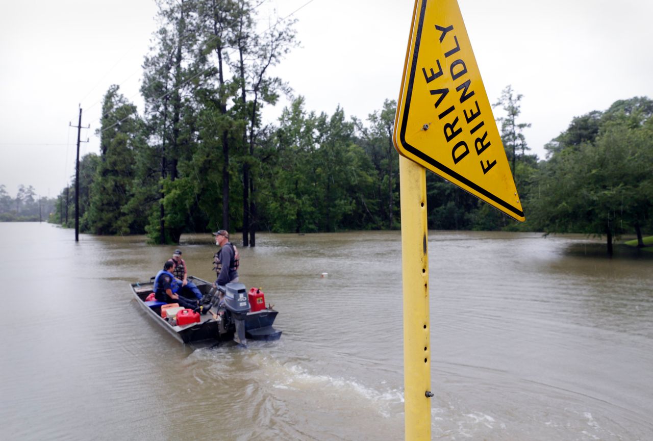 Chaos w Houston. Wprowadzono godzinę policyjną