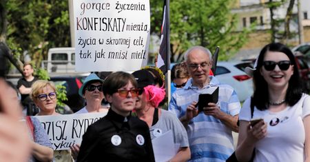 Śledztwo ws. "Chryi pod Radiem Maryja". Prokuratura sprawdzi czy feministki obraziły o. Rydzyka