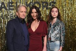 Carys Zeta Douglas: córka gwiazdorskiej pary błyszczy na salonach