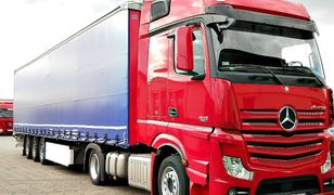 Kabina przygniotła kierowcę tira na A4. Trwa walka o jego życie