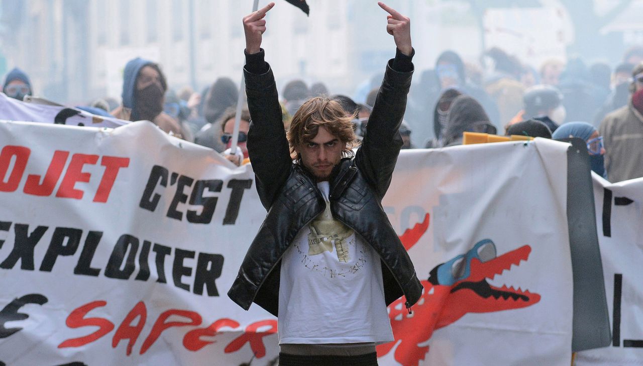 Wielka bitwa na ulicach Paryża. Studenci wpadli w furię