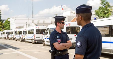 Paryż. Nożownik zabił matkę i siostrę. Zastrzelili go policjanci