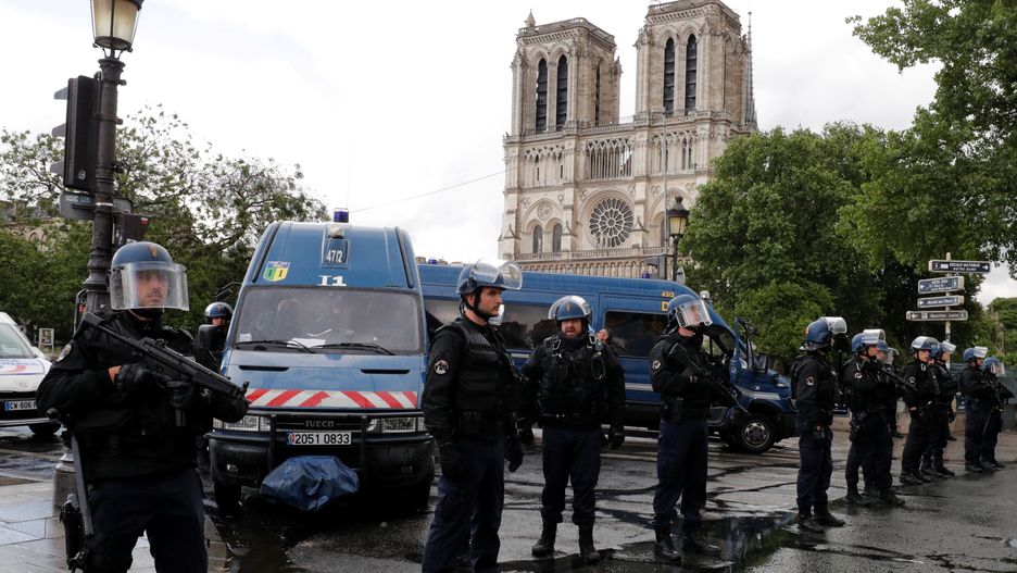 Miejsca ataku przed katedrą Notre Dame w Paryżu