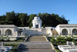 Lwów: Polscy studenci zatrzymani na Cmentarzu Orląt. Chcieli odpalić race