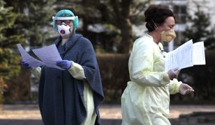 Koronawirus w Polsce. Mieśnik: "Są wśród nas. Superbohaterowie zrzucili peleryny"