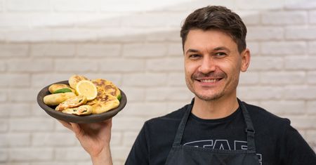 Bez zaczynu i bez wyrabiania. Focaccia z 4 składników, którą zrobisz w 10 minut!