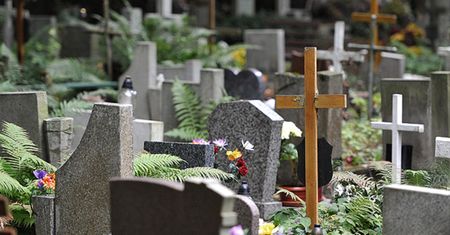 Zgwałcił starszą kobietę na cmentarzu. Sąd nie miał wątpliwości