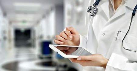 Ministerstwo Zdrowia zatrudnia lekarzy do udzielania porad online