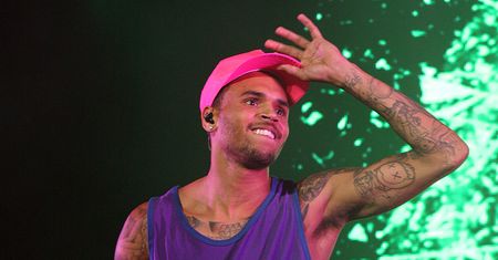 Chris Brown atakuje Chvrches. "Życzę, by wpadli pod autobus"