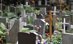 Rząd szykuje zmiany w ustawie o cmentarzach. Będzie można rozsypać prochy