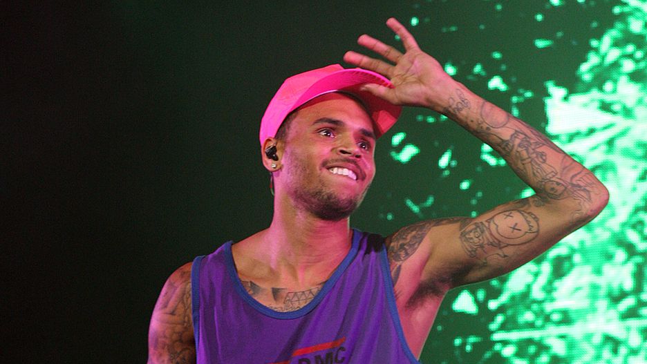 Chris Brown atakuje Cvrches. "Życzę, by wpadli pod autobus"