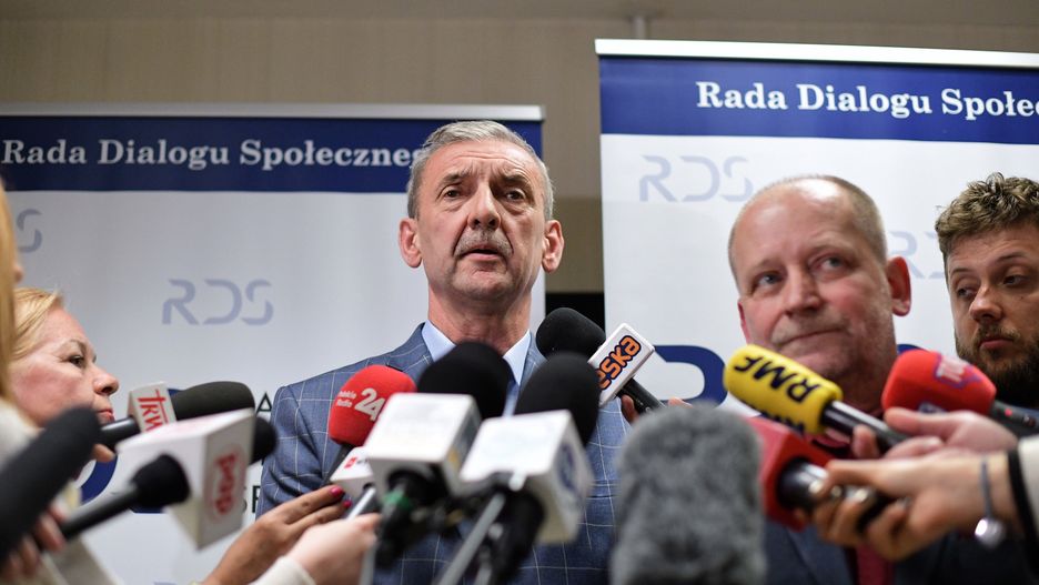 Sławomir Broniarz twierdzi, że PiS działa rękami urzędników, ignorując nauczycieli