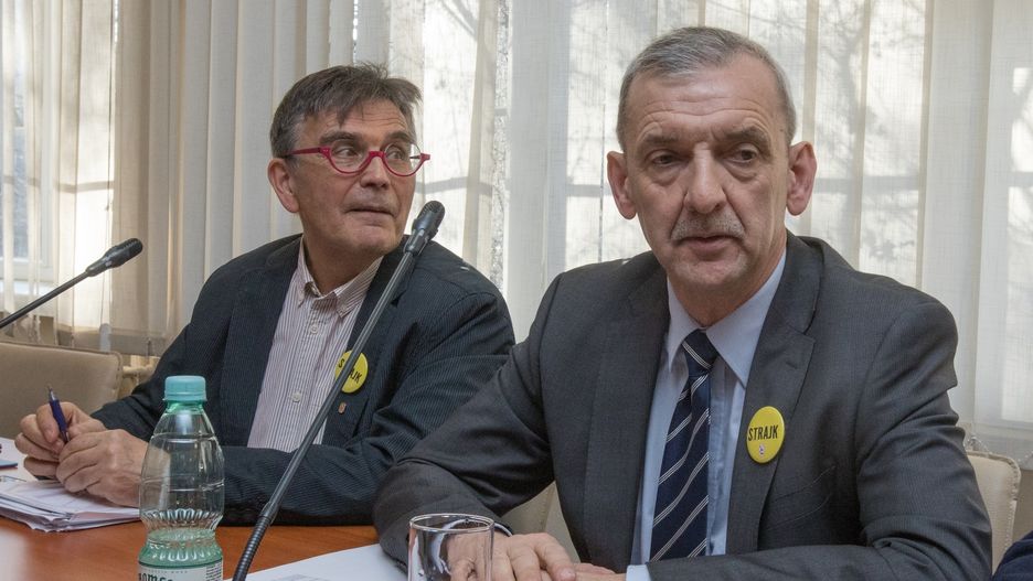 Związkowcy walczą z rządem o podwyżki dla nauczycieli
