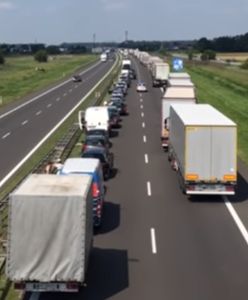 Piękne zachowanie kierowców na autostradzie. Utworzyli potrzebny korytarz życia