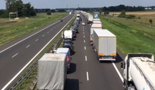 Piękne zachowanie kierowców na autostradzie. Utworzyli potrzebny korytarz życia