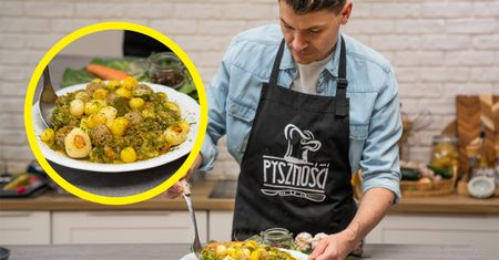 Młoda kapusta zasmażana z klopsikami. Pyszny przepis na prosty obiad