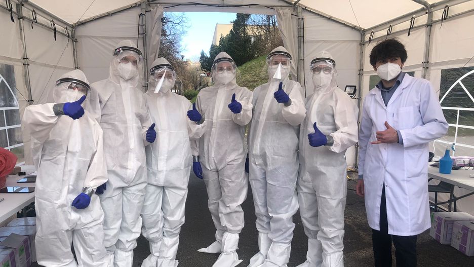 Medycy z GUMedu zbudowali samochodowe centrum do testów na koronawirusa