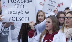 Nie wyjadą? Rekruterka tłumaczy dlaczego zagraniczne szpitale nie czekają na młodych lekarzy z Polski
