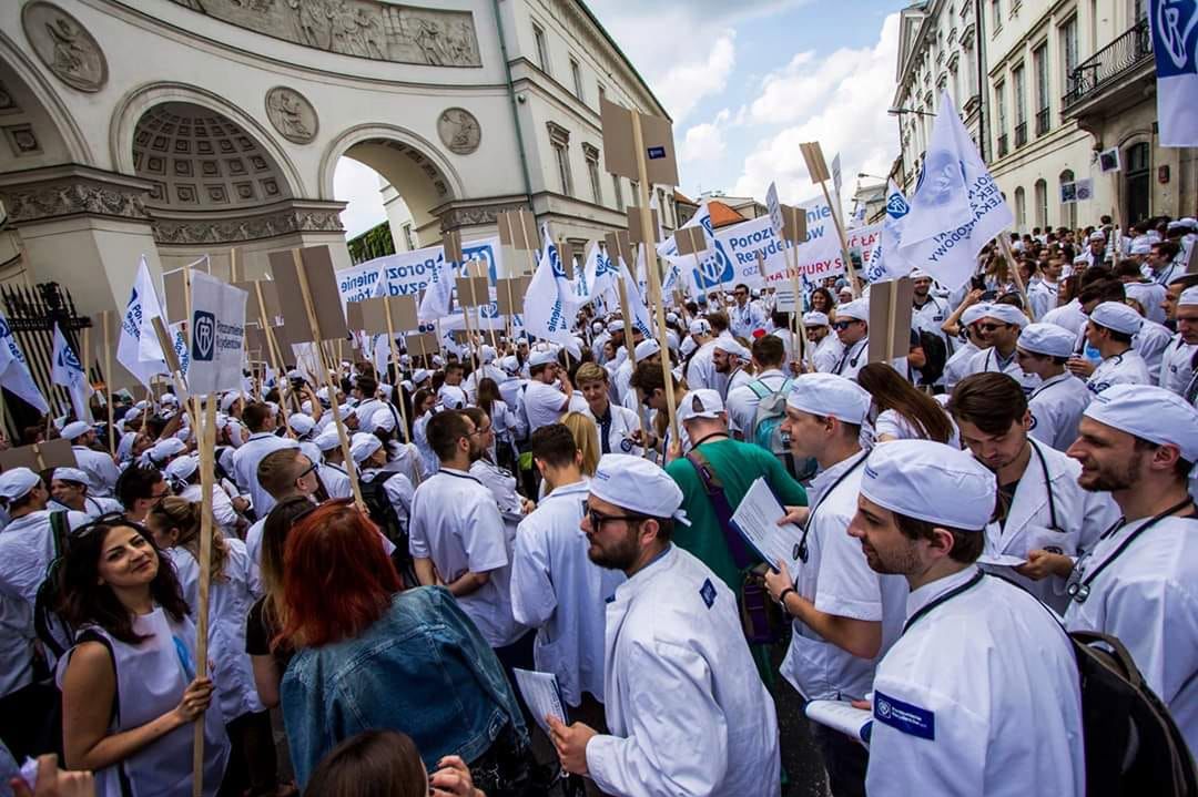 Płaca minimalna problemem dla służby zdrowia. Część zarabia na granicy minimum