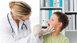 Zobacz, jak pomóc dziecku pokonać strach przed lekarzem