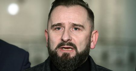 Piotr Liroy-Marzec pisze do premiera. Chce "przywrócenia prawa do zachowania godności po śmierci"
