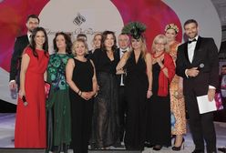 Broszka Beaty Szydło do wylicytowania podczas XVIII Charytatywnego Balu Dziennikarzy