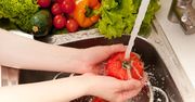 Jak myć owoce i warzywa? Sprawdź, jak to robić, aby spożywać produkty bez zanieczyszczeń