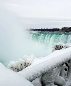 Wodospad Niagara zamarza. Widok zapiera dech w piersiach