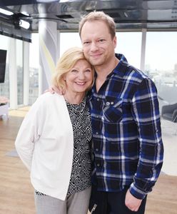 Maciej Stuhr dziękuje mamie za opiekę nad chorym ojcem. "Ty wyzdrowiłaś nam tatę"