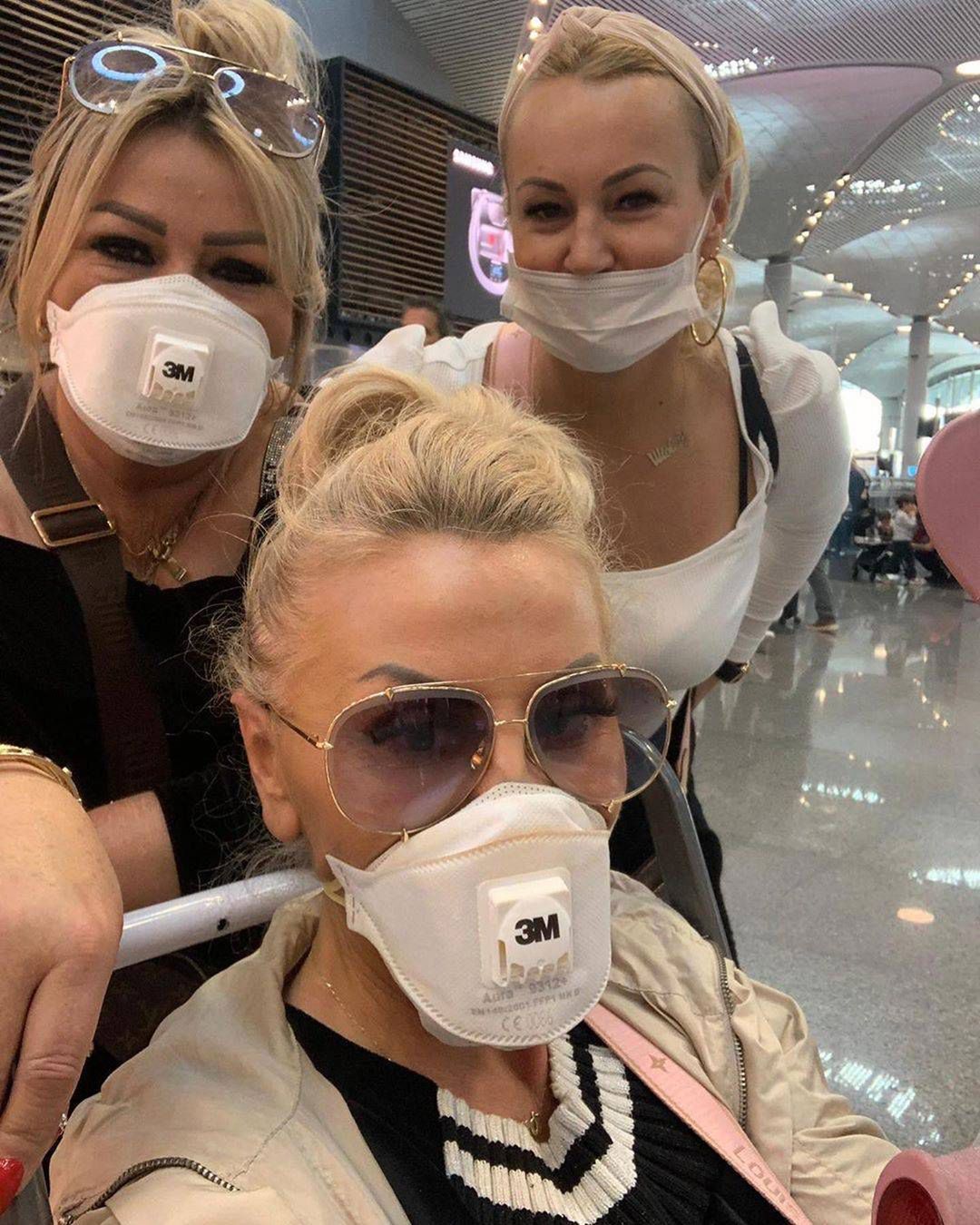 Dagmara Kaźmierska z maseczką na twarzy