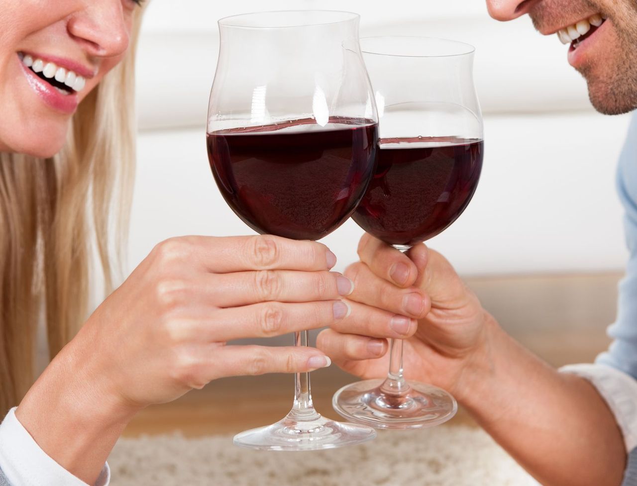 Wspólne picie przedłuża parom szczęśliwe życie? Wygląda na to, że tak
