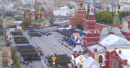 Putin pręży muskuły. Na tę defiladę ma patrzeć cały świat
