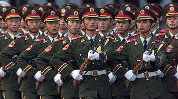 Armia Ludowo-Wyzwoleńcza podczas parady