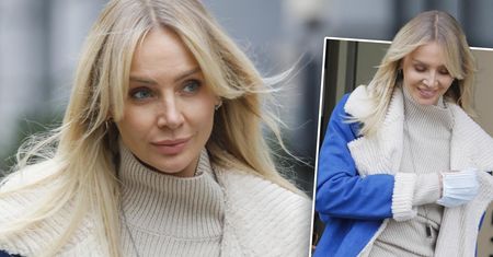 Mistrzyni stylu nie zawiodła. Agnieszka Wóźniak-Starak jak objawienie w kolorze blue. Tak dobrać dodatki potrafi tylko ona