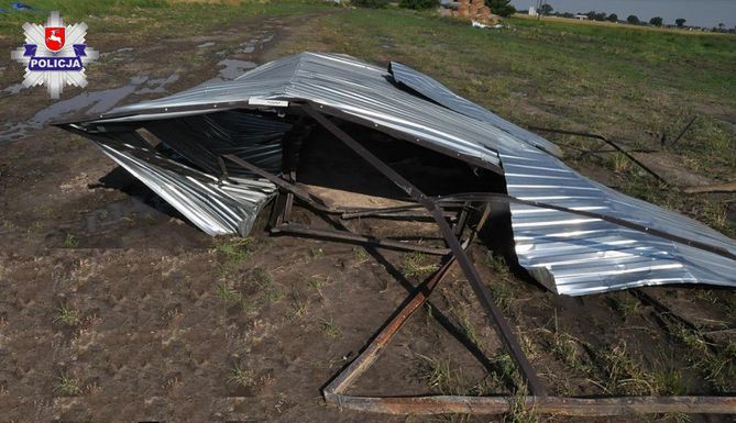 W czasie burzy nie chowaj się w garażu – wypadek w gminie Międzyrzec Podlaski
